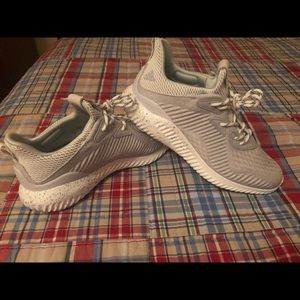 Women's Alpha Bounce 3 Reigning Champ Sz 8.5